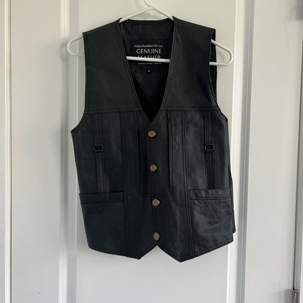A unisex Italian Dondolore Design Genuine leather vest